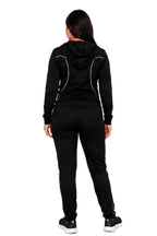 CONJUNTO MUJER CON CAPUCHA DETALLE LINEAS BLANCAS