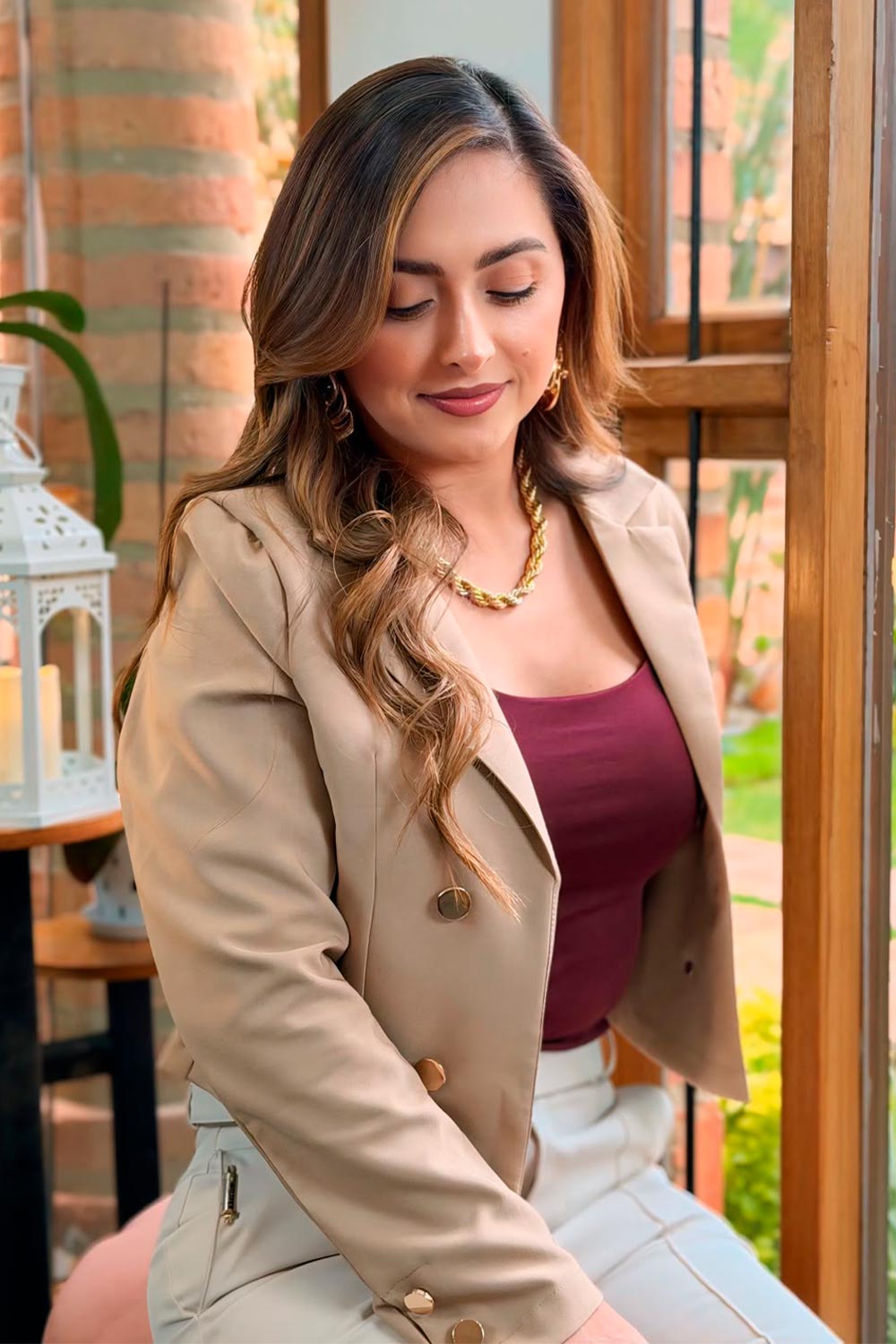 BLAZER MUJER CORTO CROPPED BOTONES DORADOS DECORATIVOS