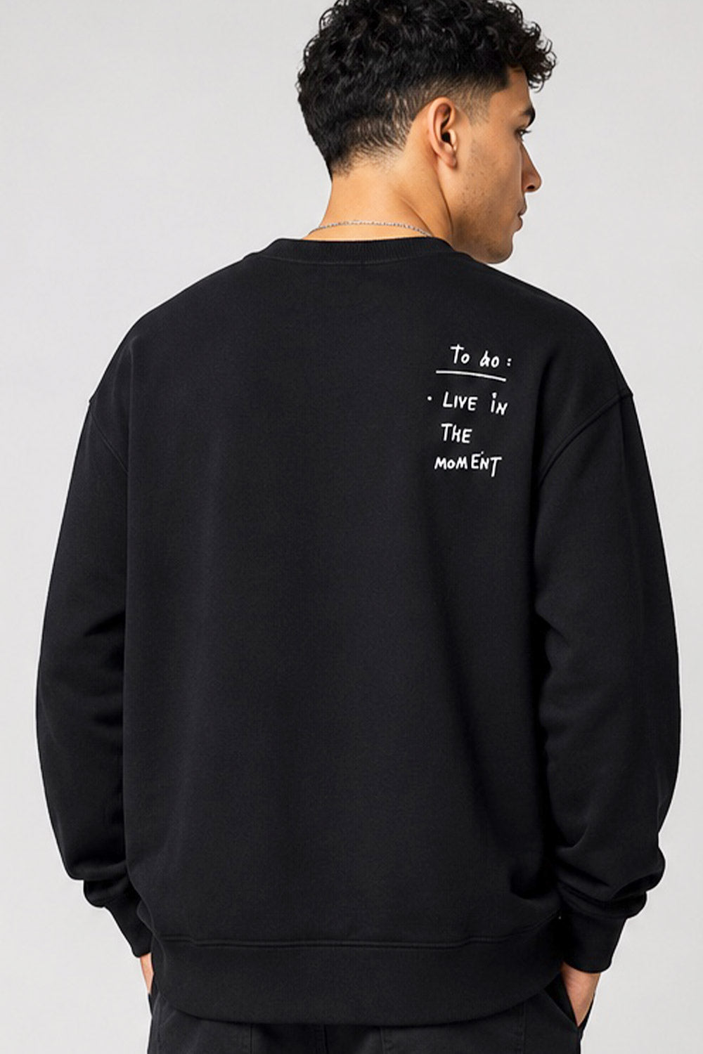 BUZO HOMBRE OVERSIZE CON ESTAMPADO DE FRASES