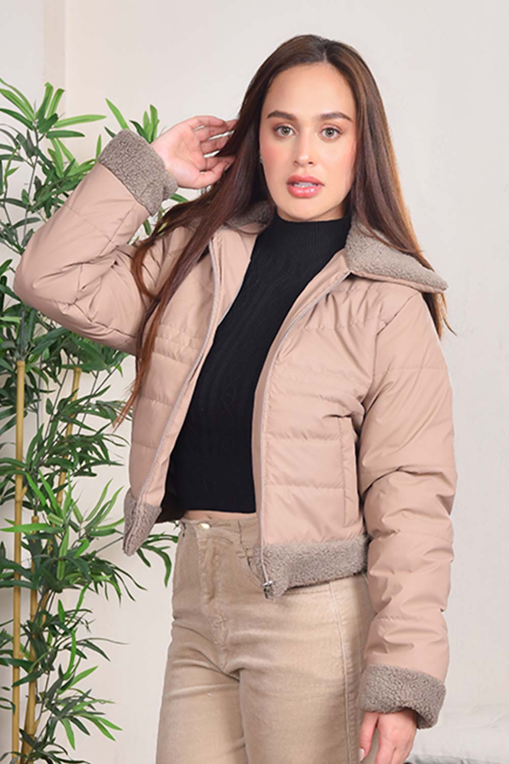 CHAQUETA MUJER ACOLCHADA CORTA CON DETALLE OVEJERO