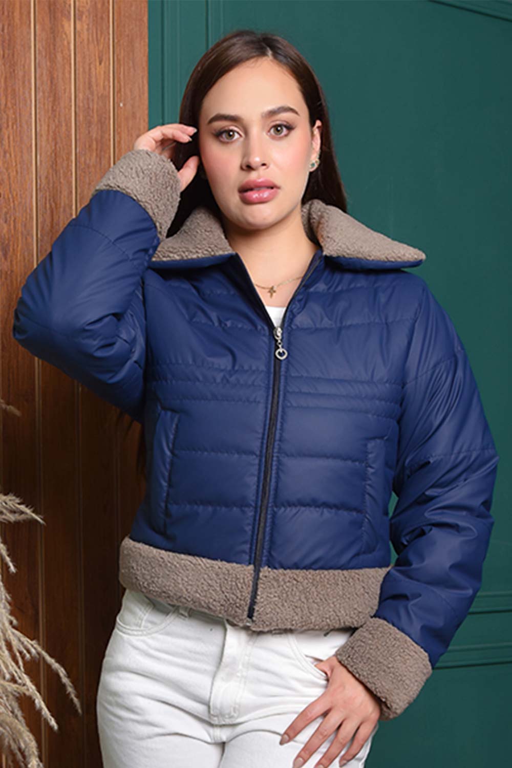 CHAQUETA MUJER ACOLCHADA CORTA CON DETALLE OVEJERO