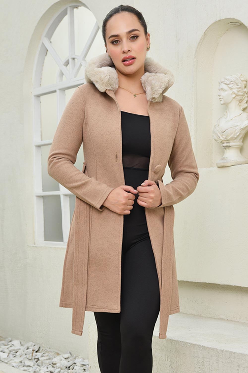 GABÁN MUJER ELEGANTE