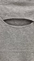 BUSO MUJER CON CUELLO MOCK Y ABERTURA FRONTAL