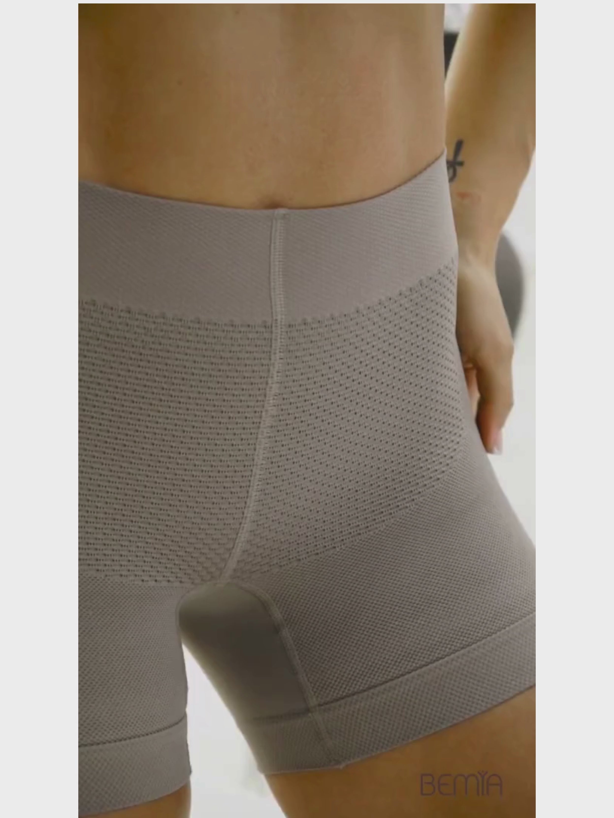 PANTY SHORT MUJER MOLDEADOR CON EFECTO PUSH-UP LEVANTA COLA