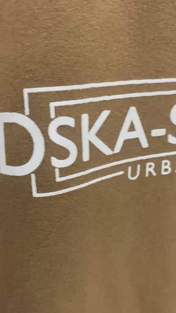BUZO MUJER ESTAMPADO DSKA STREETWEAR CON BANDAS LATERALES